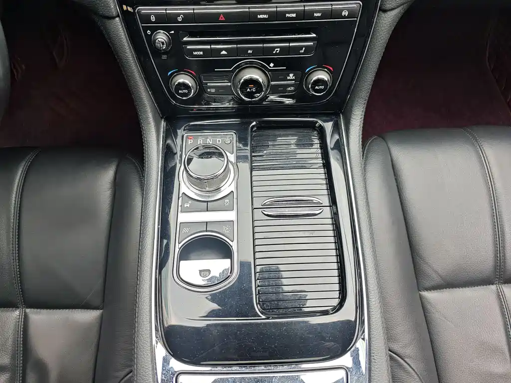 Jaguar XJ 2014 — фото 16
