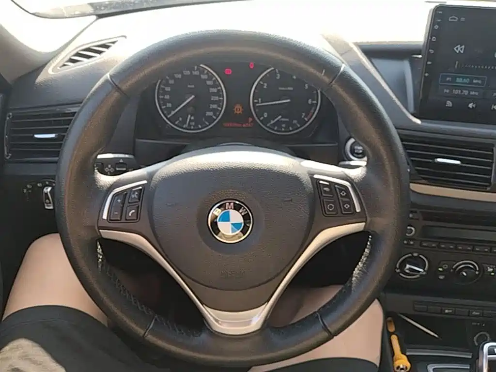 BMW X1 2014 — фото 11
