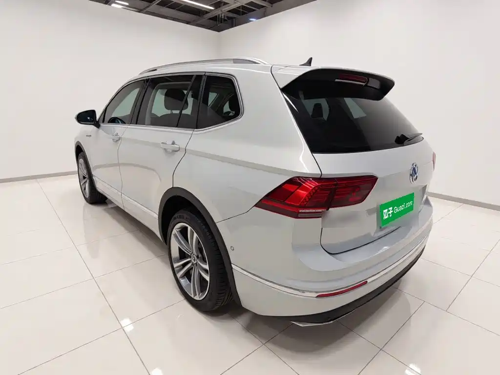Volkswagen Tiguan L Plug-In Hybrid 2020 — фото 23