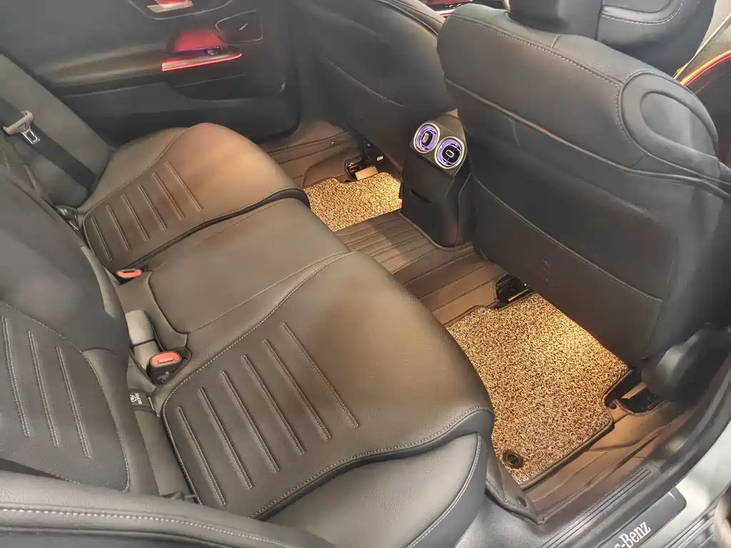 Mercedes-Benz C-Class 2025 — фото 15