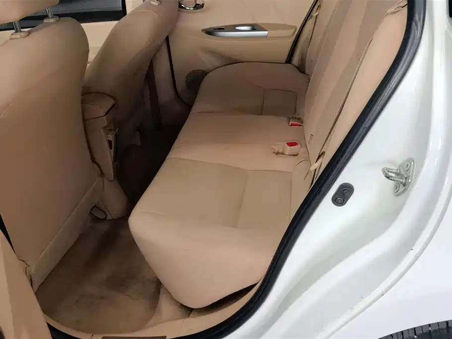 Toyota Yaris L 2015 — фото 11