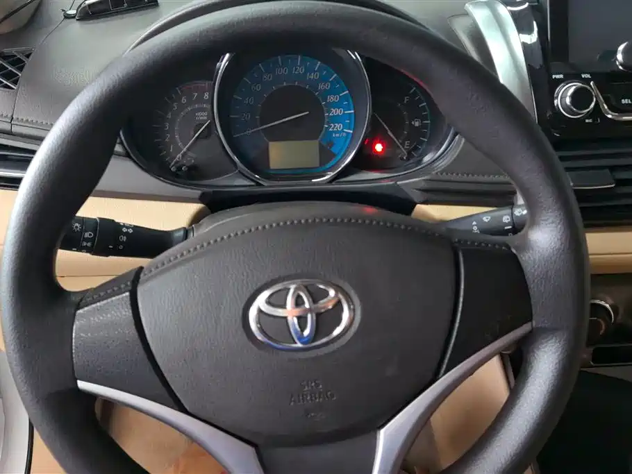 Toyota Yaris L 2015 — фото 15