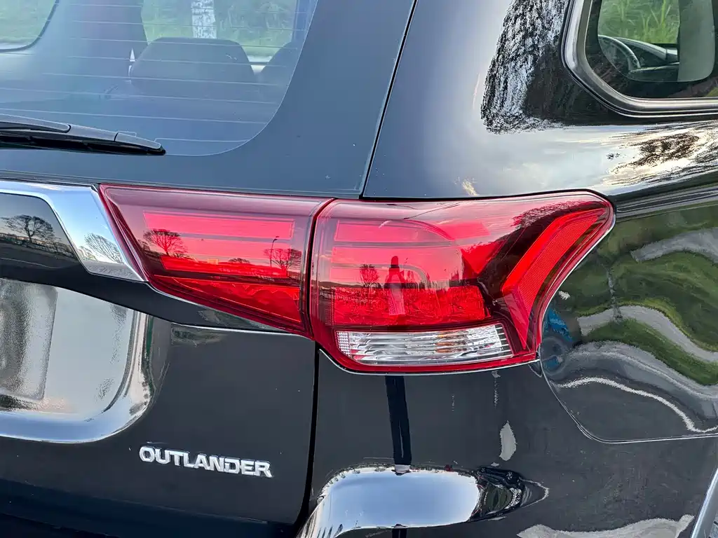 Mitsubishi Outlander 2018 — фото 14