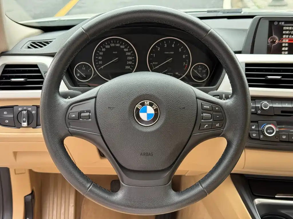 BMW 3 Series 2015 — фото 16