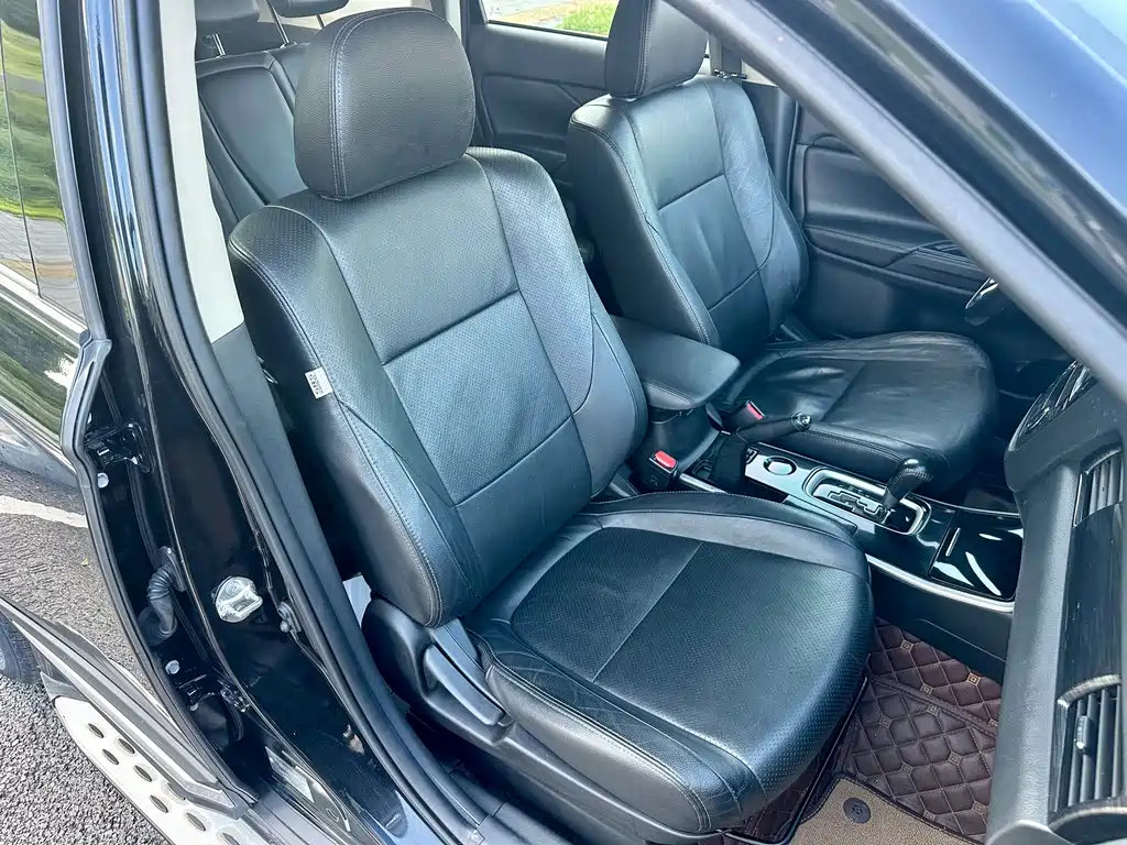 Mitsubishi Outlander 2018 — фото 18