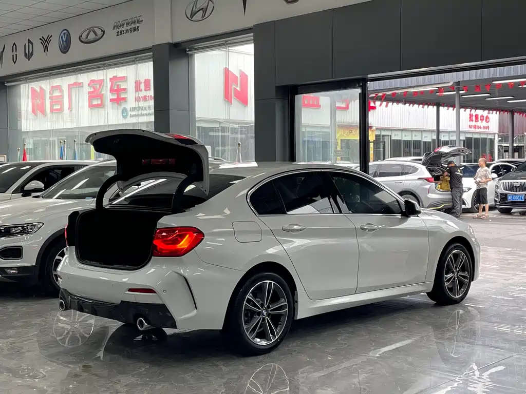 BMW 1 Series 2022 — фото 16