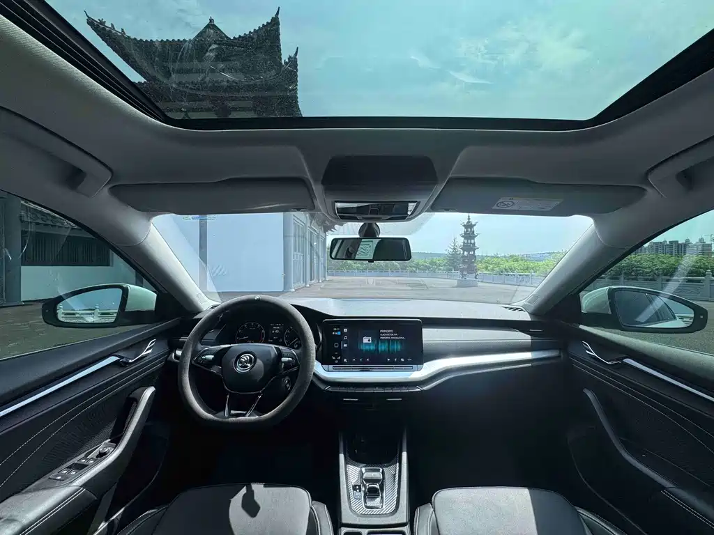 Skoda Octavia 2023 — фото 18