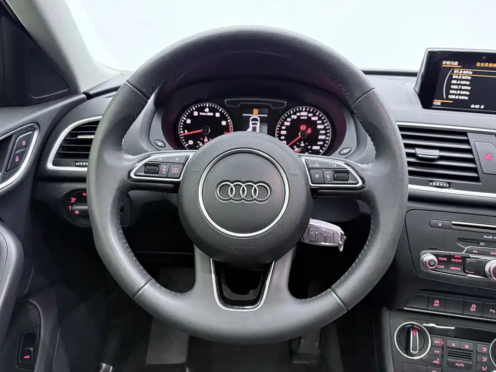 Audi Q3 2018 — фото 8
