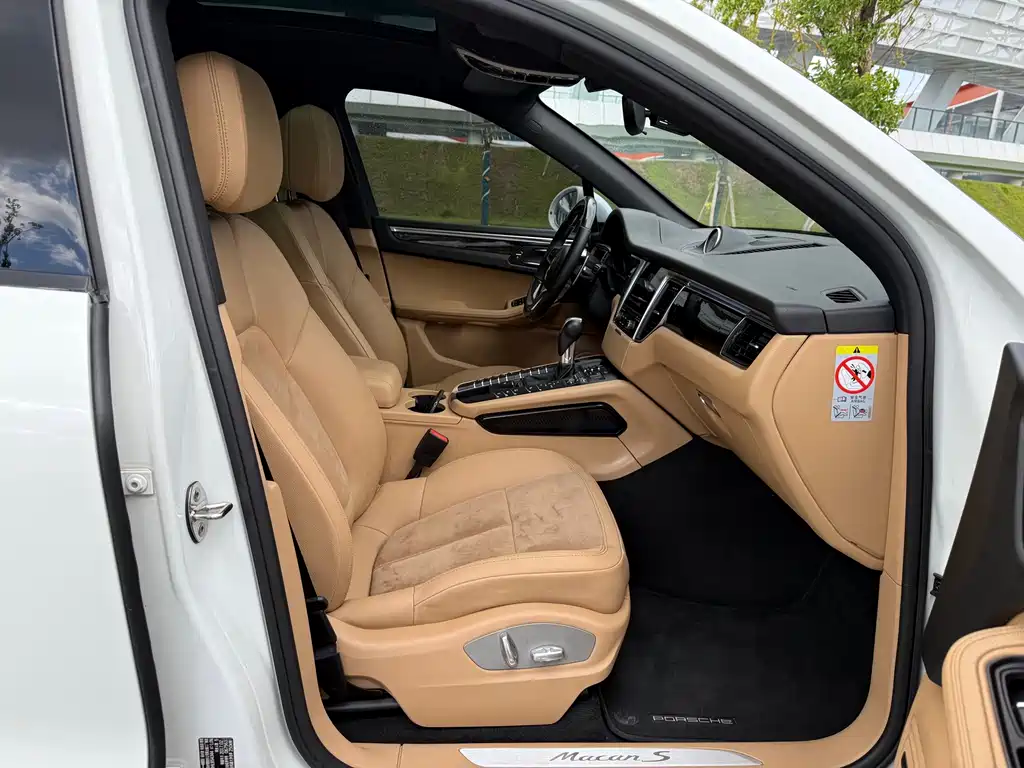 Porsche Macan 2017 — фото 14