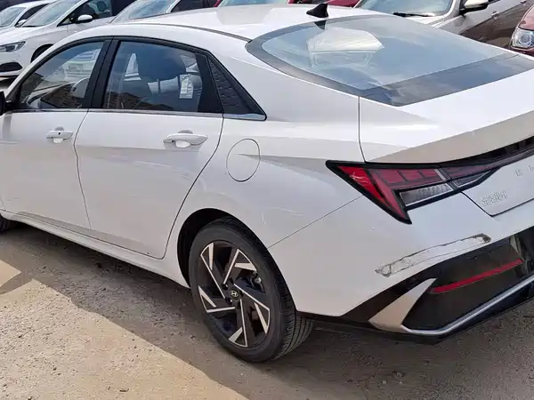 Hyundai Elantra 2023