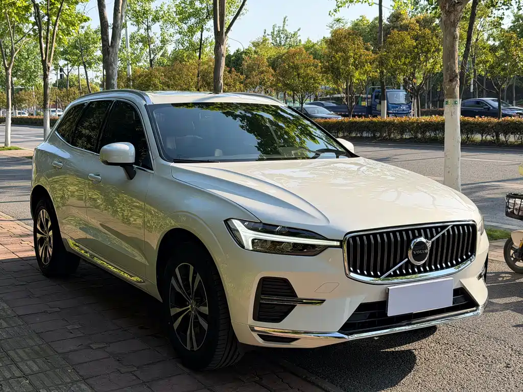 Volvo XC60 2023 — фото 3