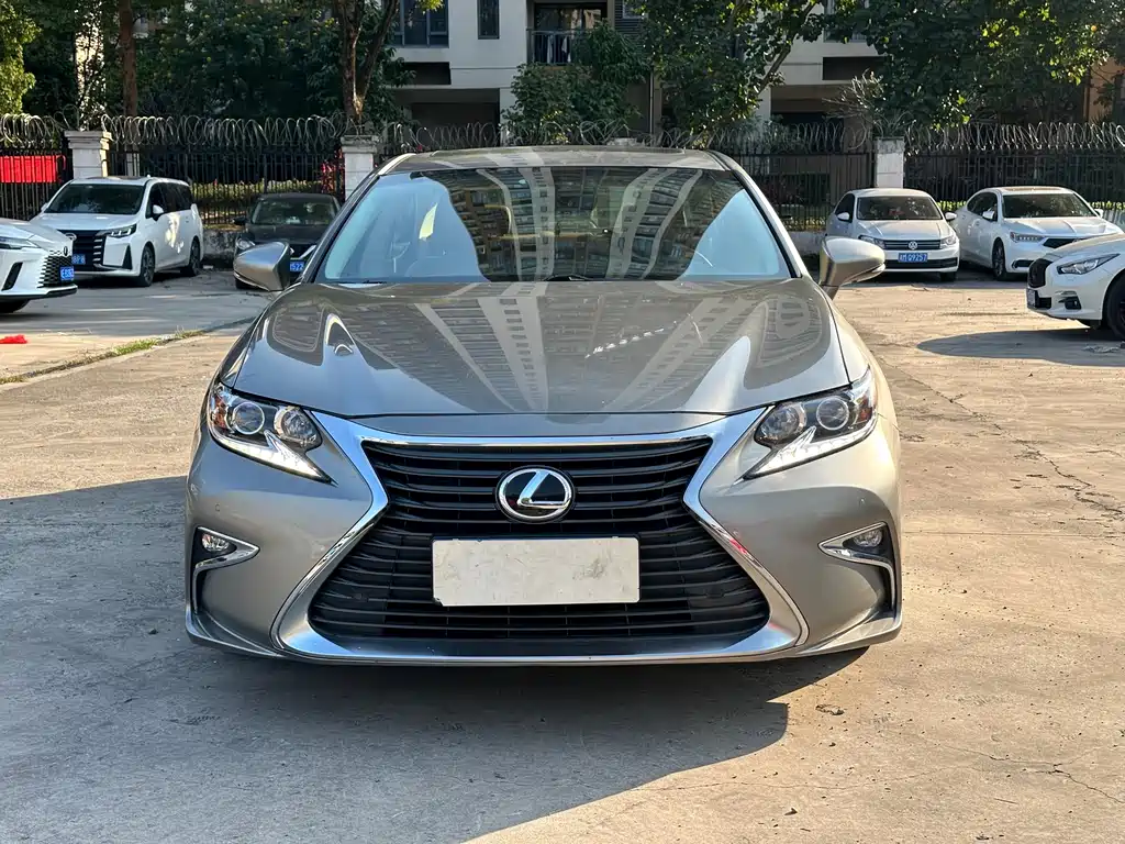 Lexus ES 2018 — фото 2