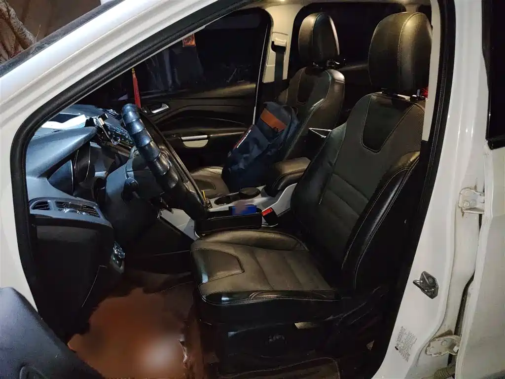 Ford Kuga 2015 — фото 14