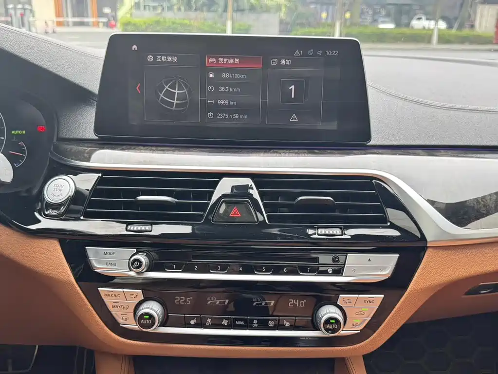 BMW 5 Series 2019 — фото 23