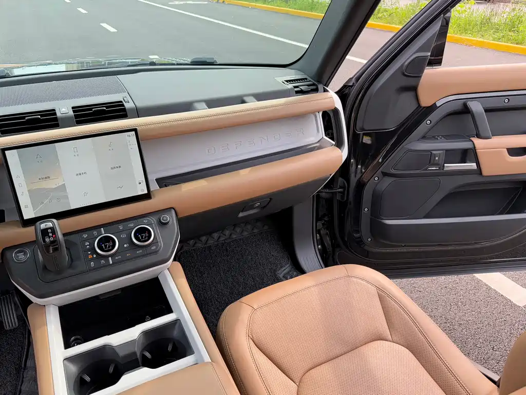 Land Rover Defender 2025 — фото 15