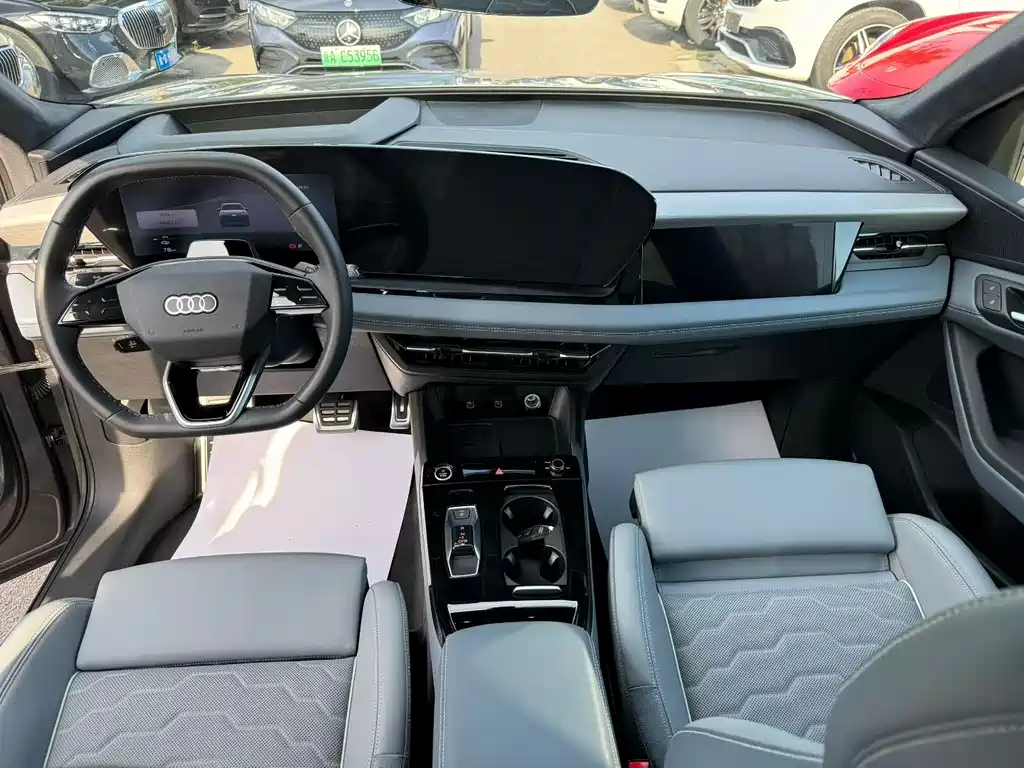 Audi Q6L e-tron 2025 — фото 6