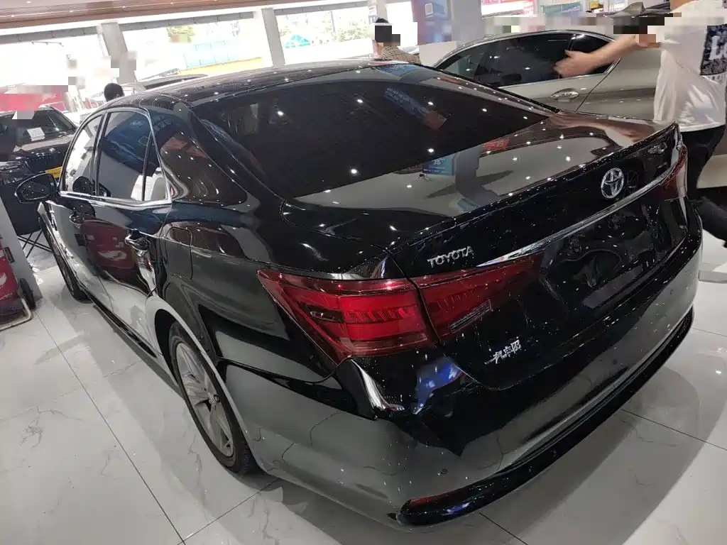 Toyota Crown 2017 — фото 23