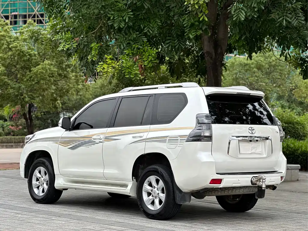 Toyota Prado 2012 — фото 12