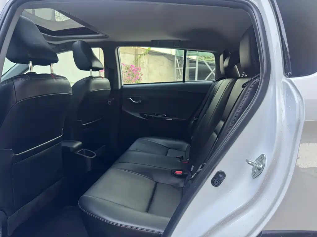 Toyota Yaris L 2023 — фото 8