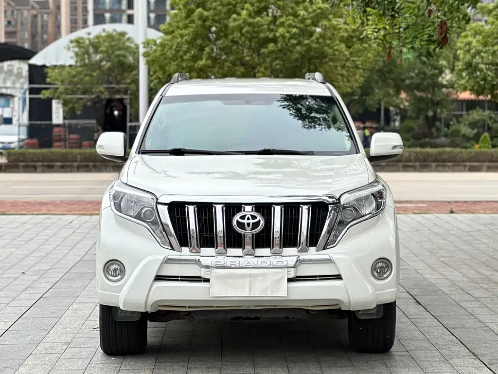 Toyota Prado 2012 — фото 2
