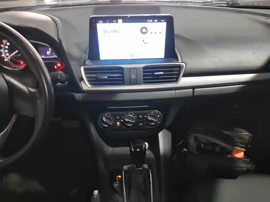 Mazda 3 Axela 2015 — фото 9