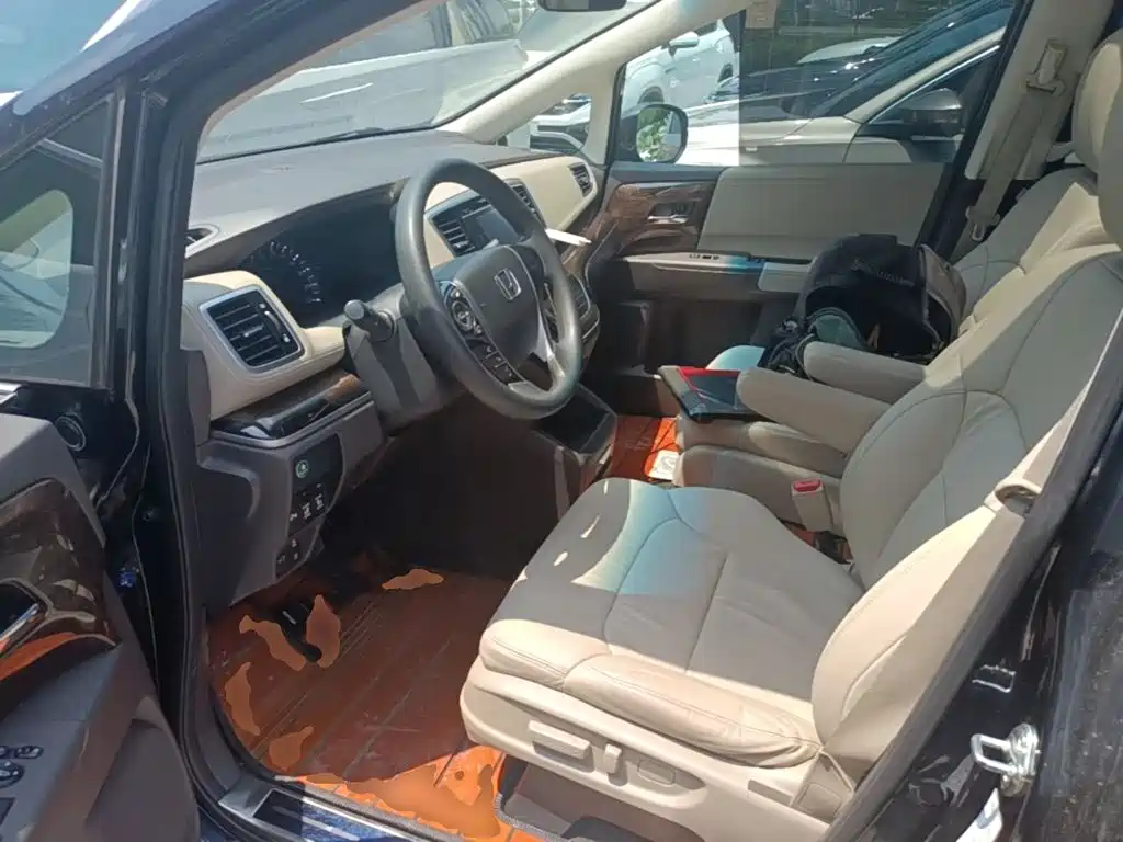 Honda Odyssey 2017 — фото 15
