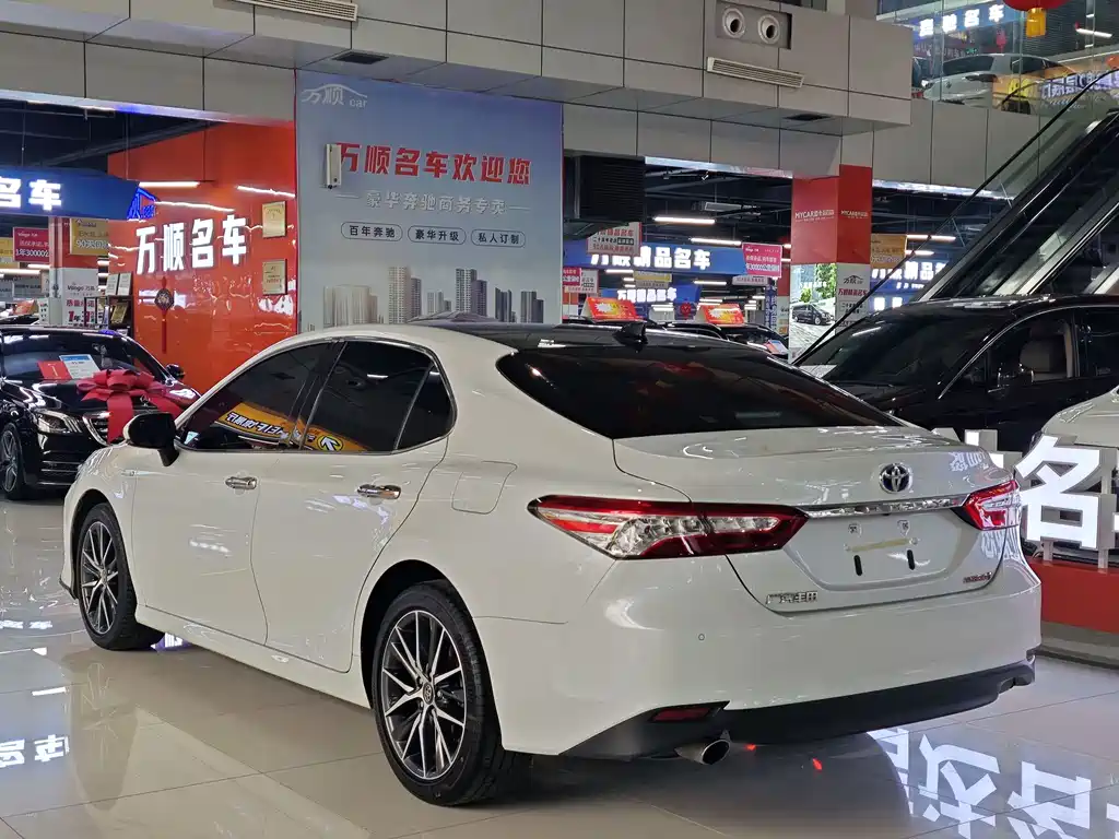 Toyota Camry 2022 — фото 16