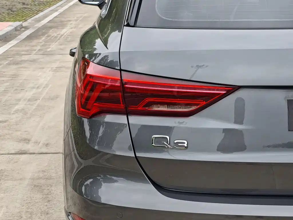 Audi Q3 2022 — фото 30