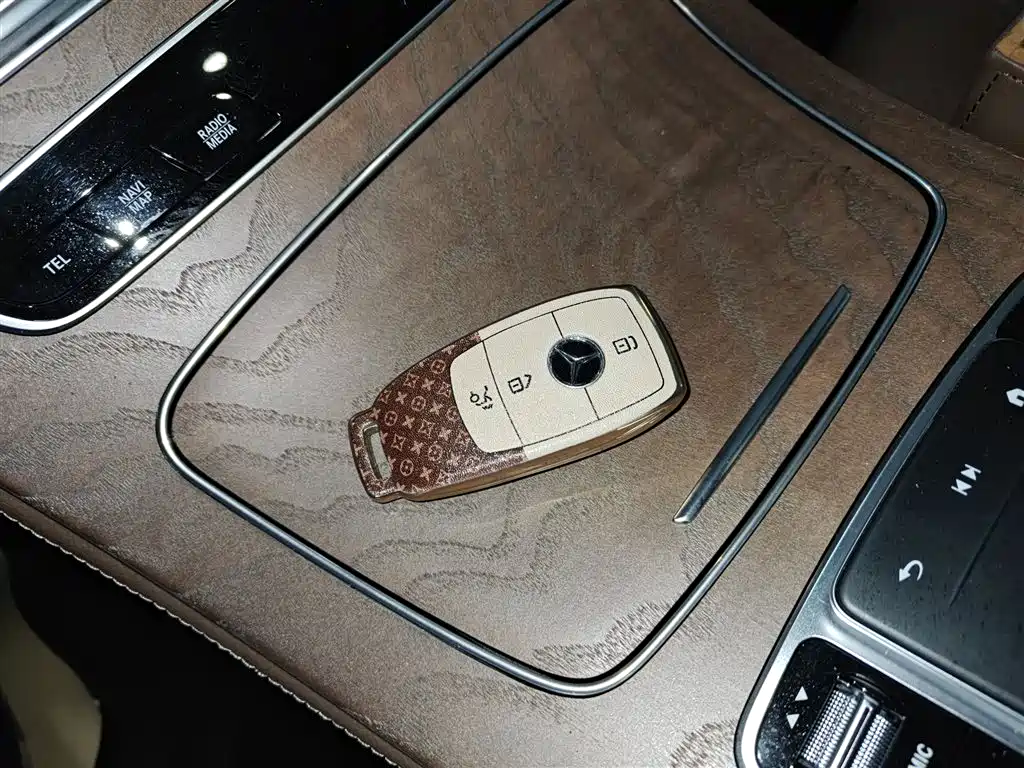 Mercedes-Benz E-Class 2023 — фото 9
