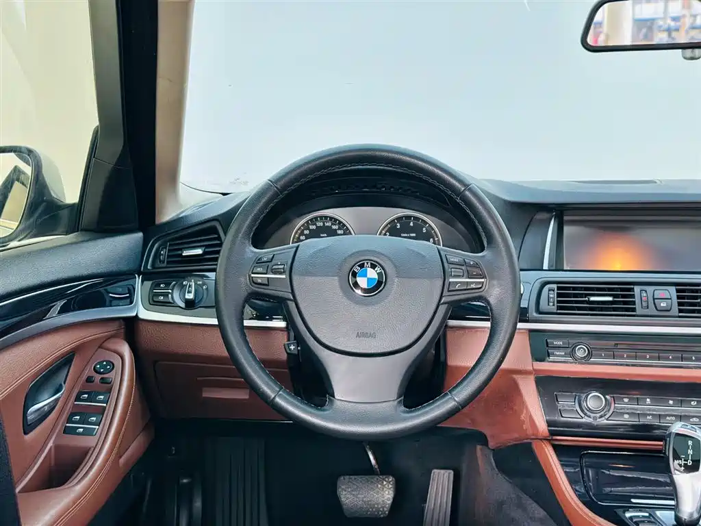 BMW 5 Series 2014 — фото 17