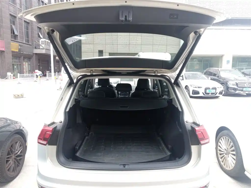 Volkswagen Tiguan L 2019 — фото 15
