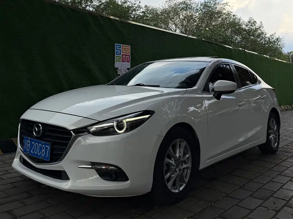 Mazda 3 Axela 2017 — фото 1