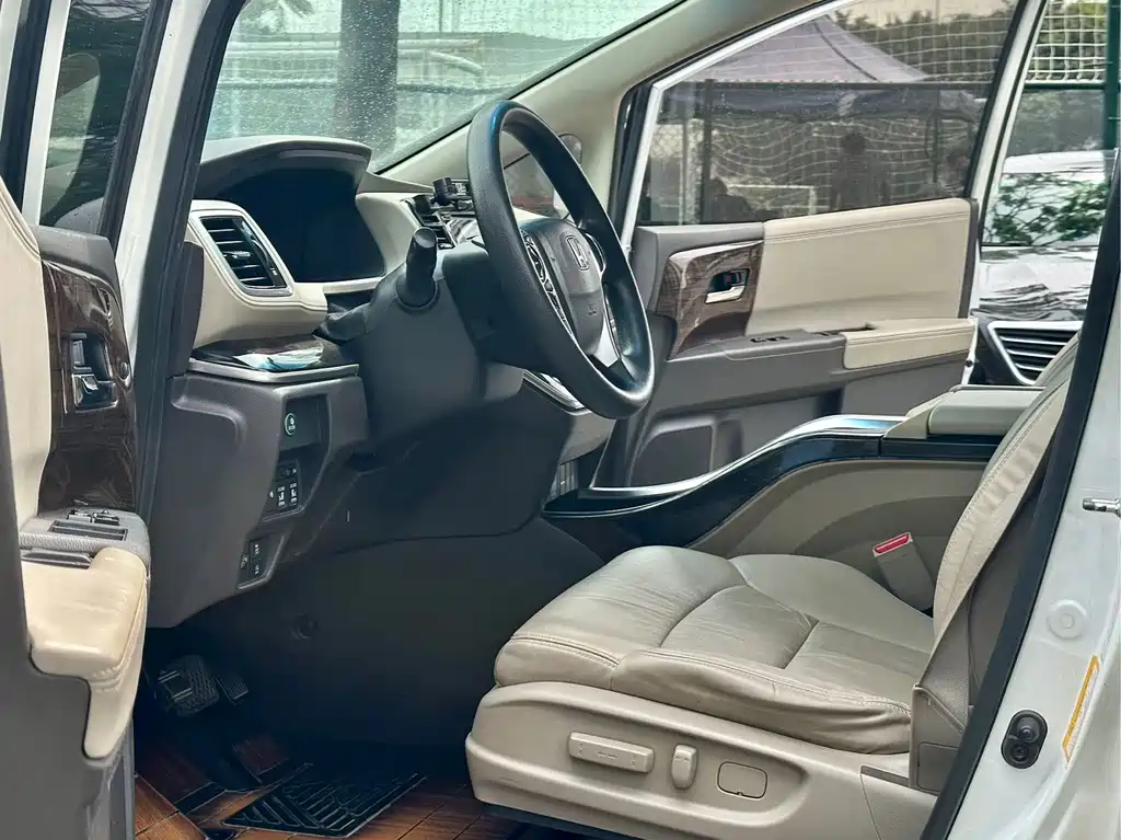 Honda Odyssey 2017 — фото 12