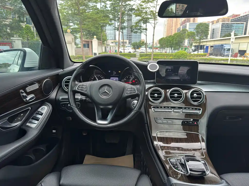 Mercedes-Benz GLC 2017 — фото 16