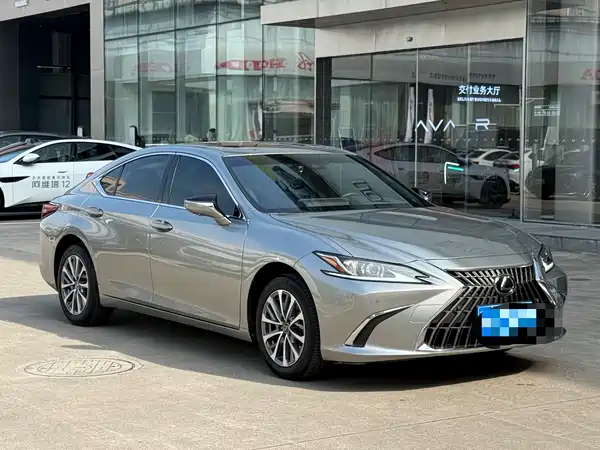 Lexus ES 2023