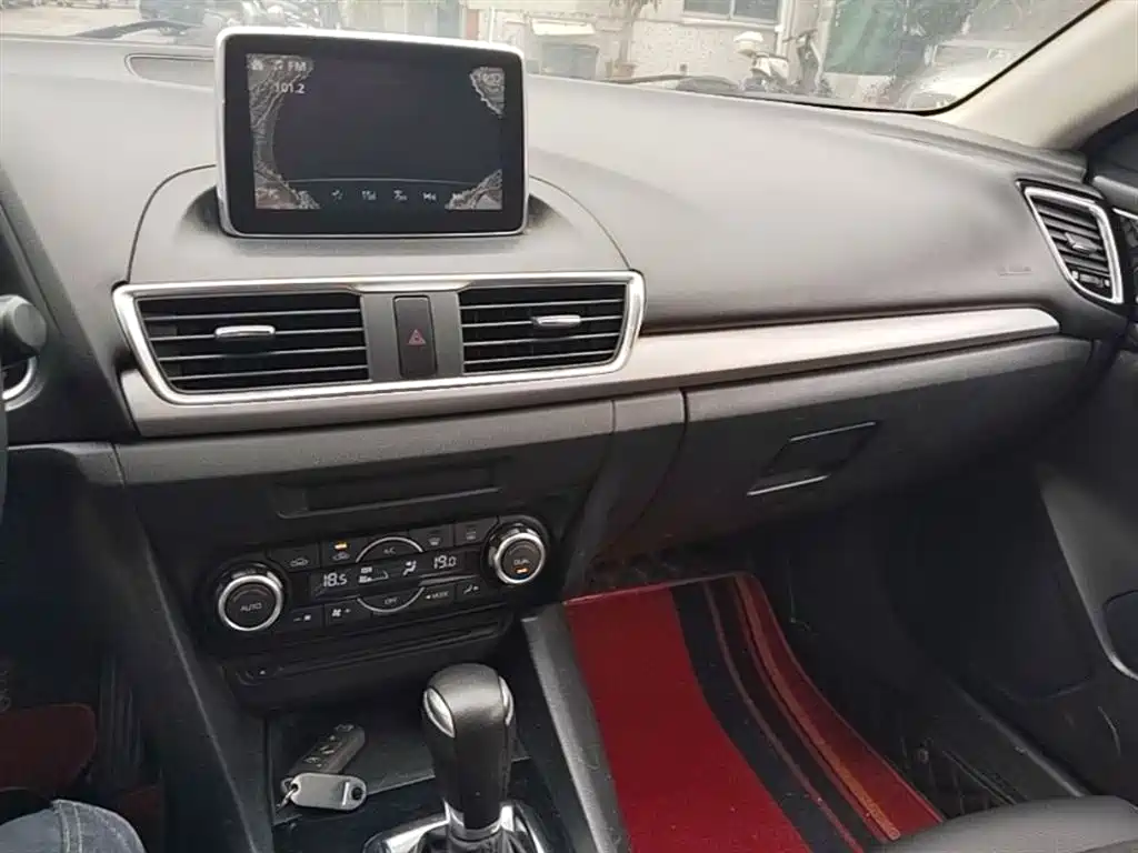 Mazda 3 Axela 2016 — фото 10