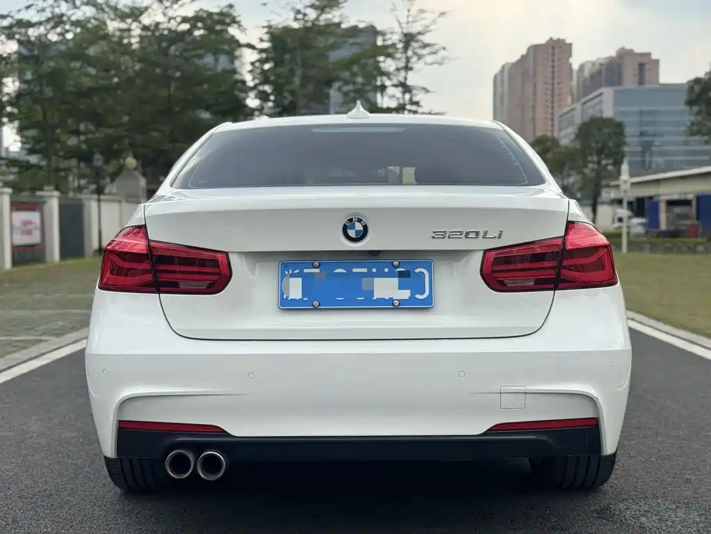 BMW 3 Series 2018 — фото 9