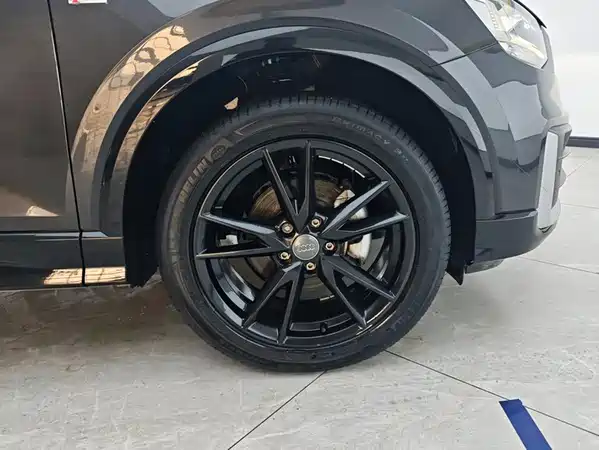 Audi Q2L 2021
