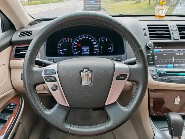 Toyota Crown 2014
