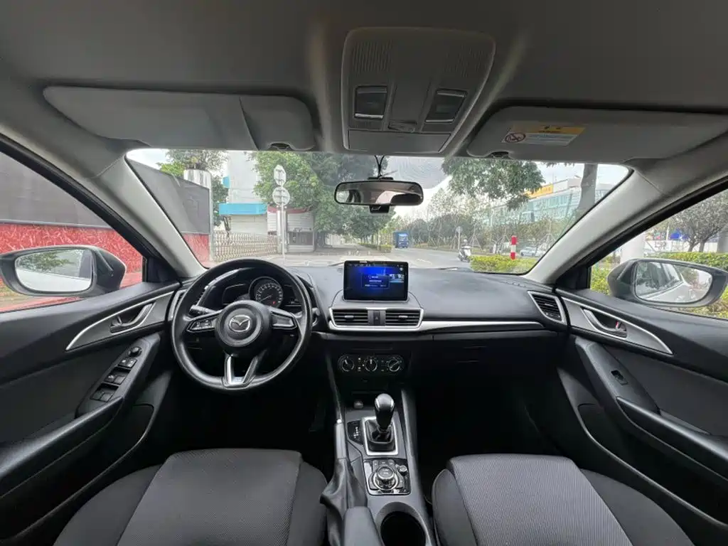 Mazda 3 Axela 2018 — фото 14