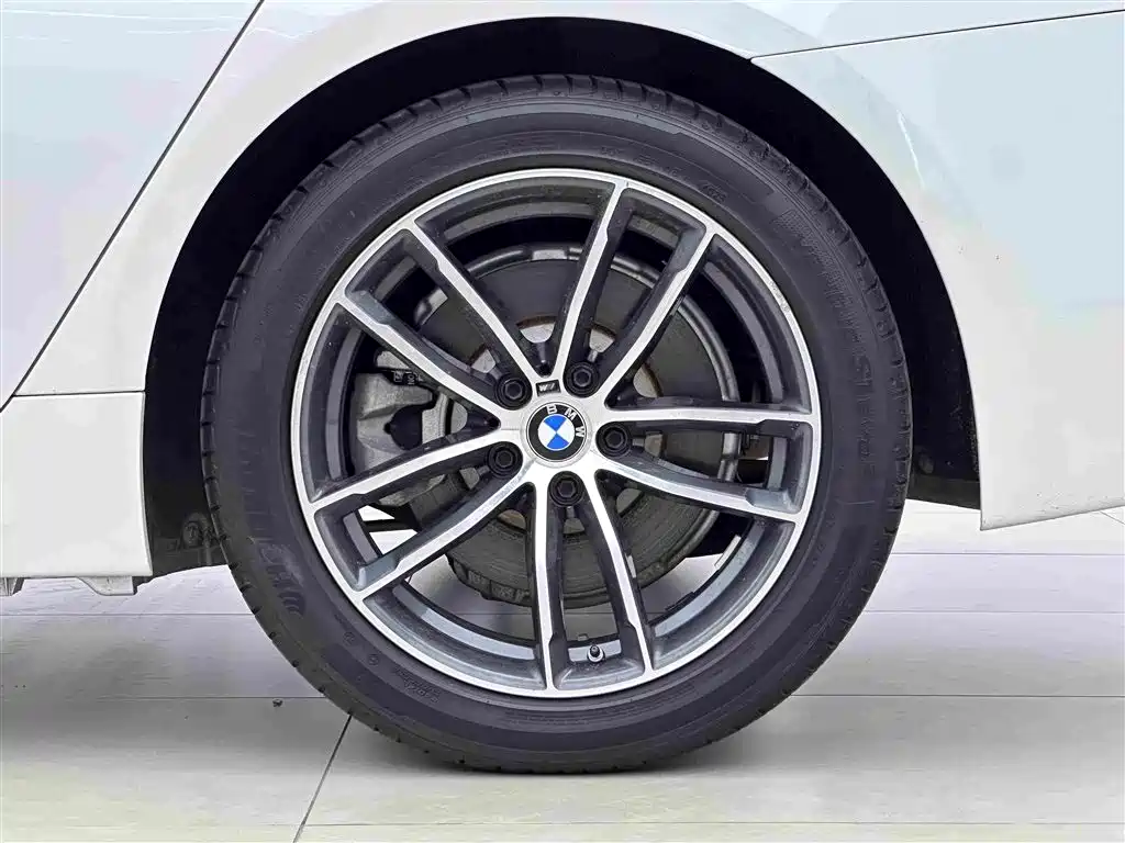 BMW 5 Series New Energy 2021 — фото 17