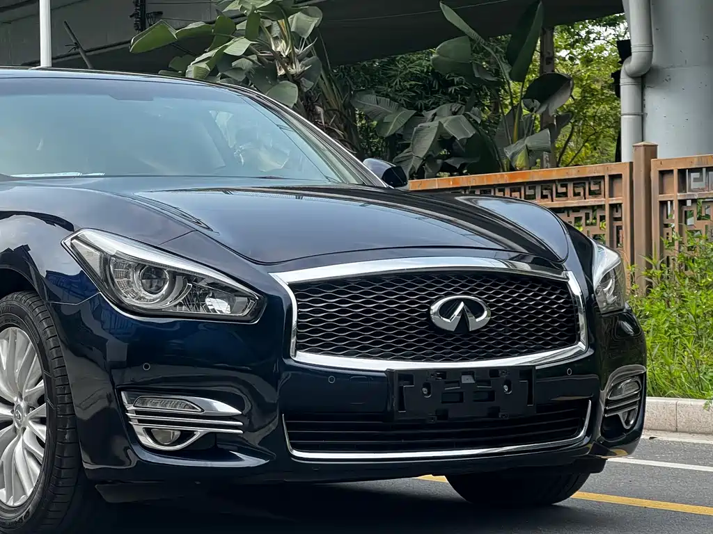 Infiniti Q70 2016 — фото 3