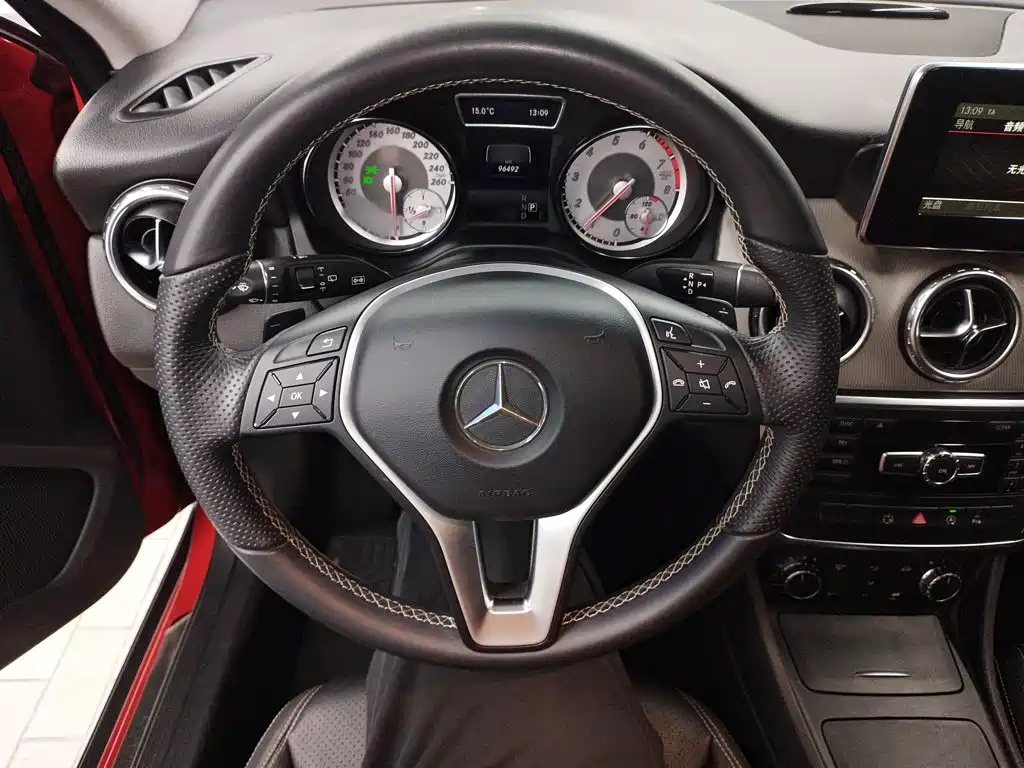 Mercedes-Benz GLA 2015 — фото 11