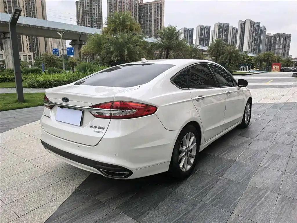 Ford Mondeo 2017 — фото 9