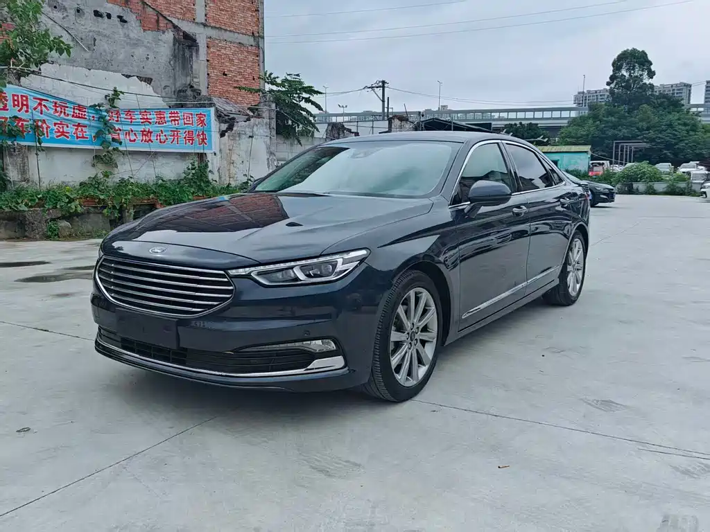 Ford Taurus 2021 — фото 1