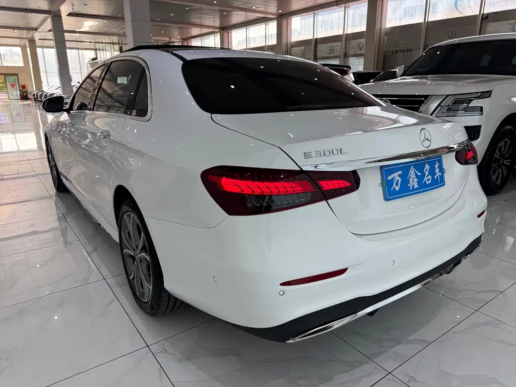 Mercedes-Benz E-Class 2023 — фото 17