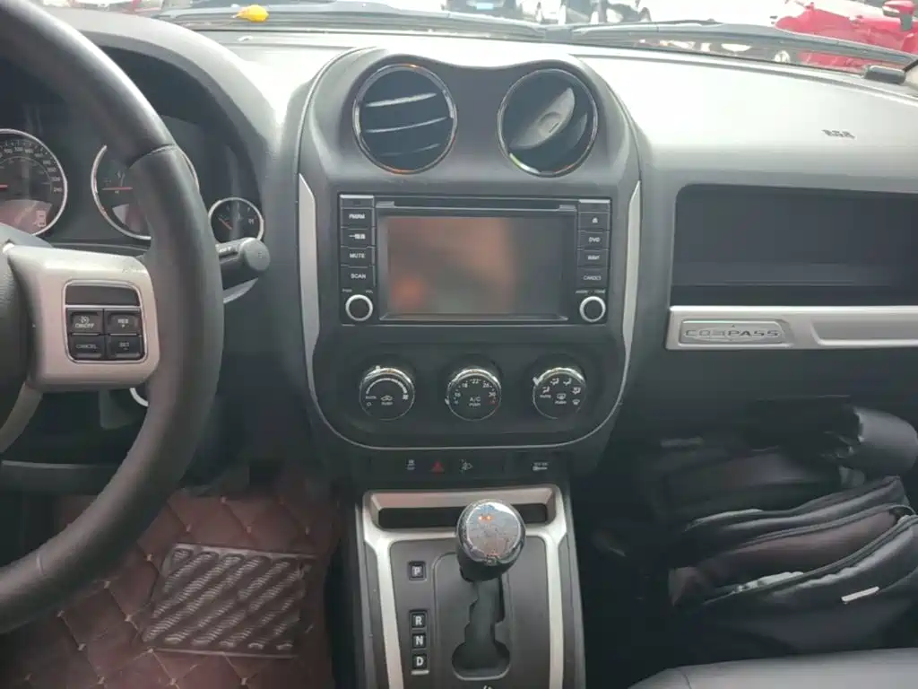 Jeep Compass 2014 — фото 13