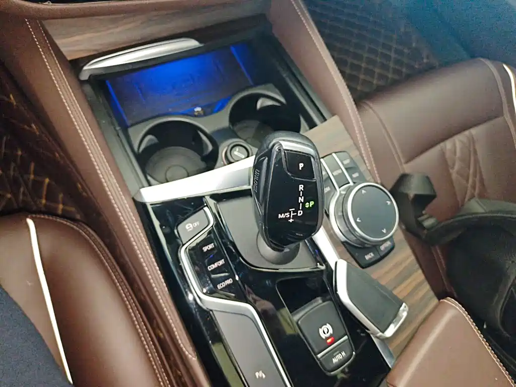 BMW 5 Series 2020 — фото 14