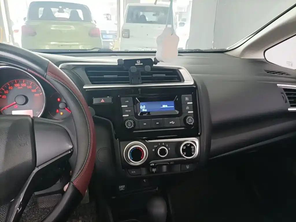 Honda Fit 2018 — фото 10