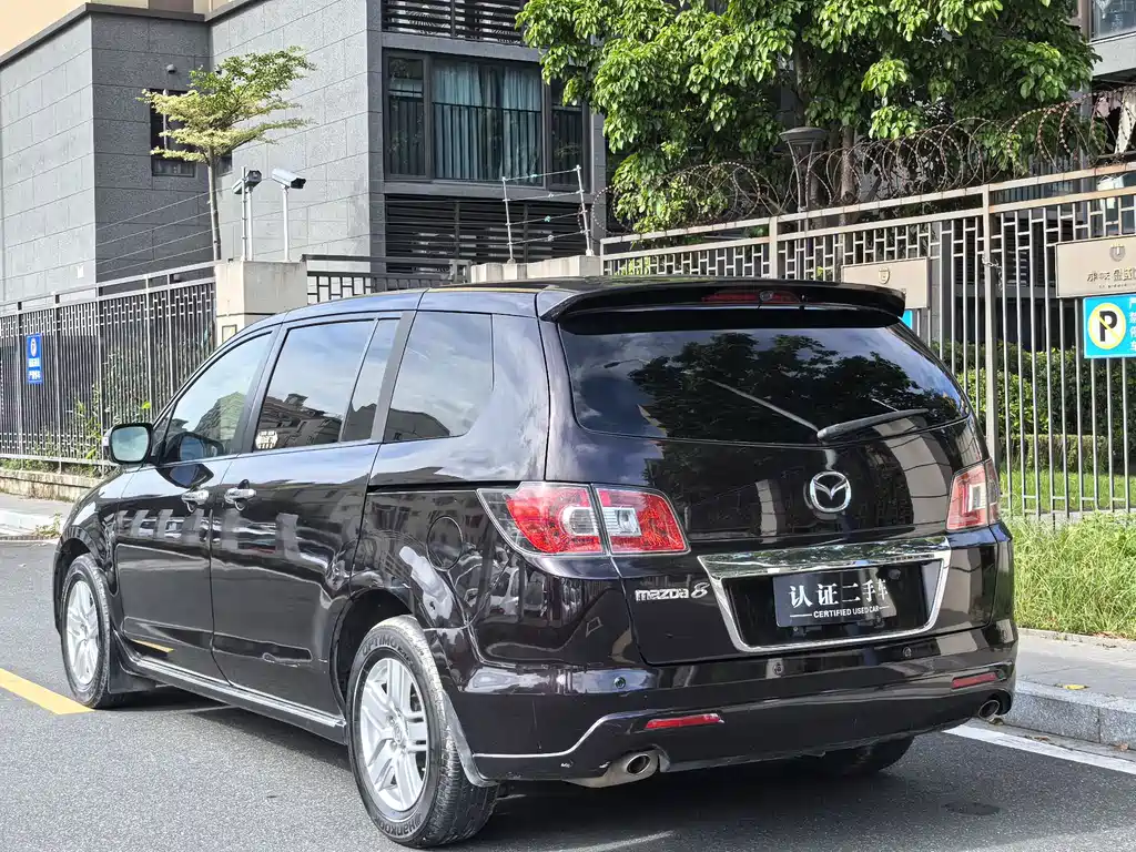 Mazda 8 2015